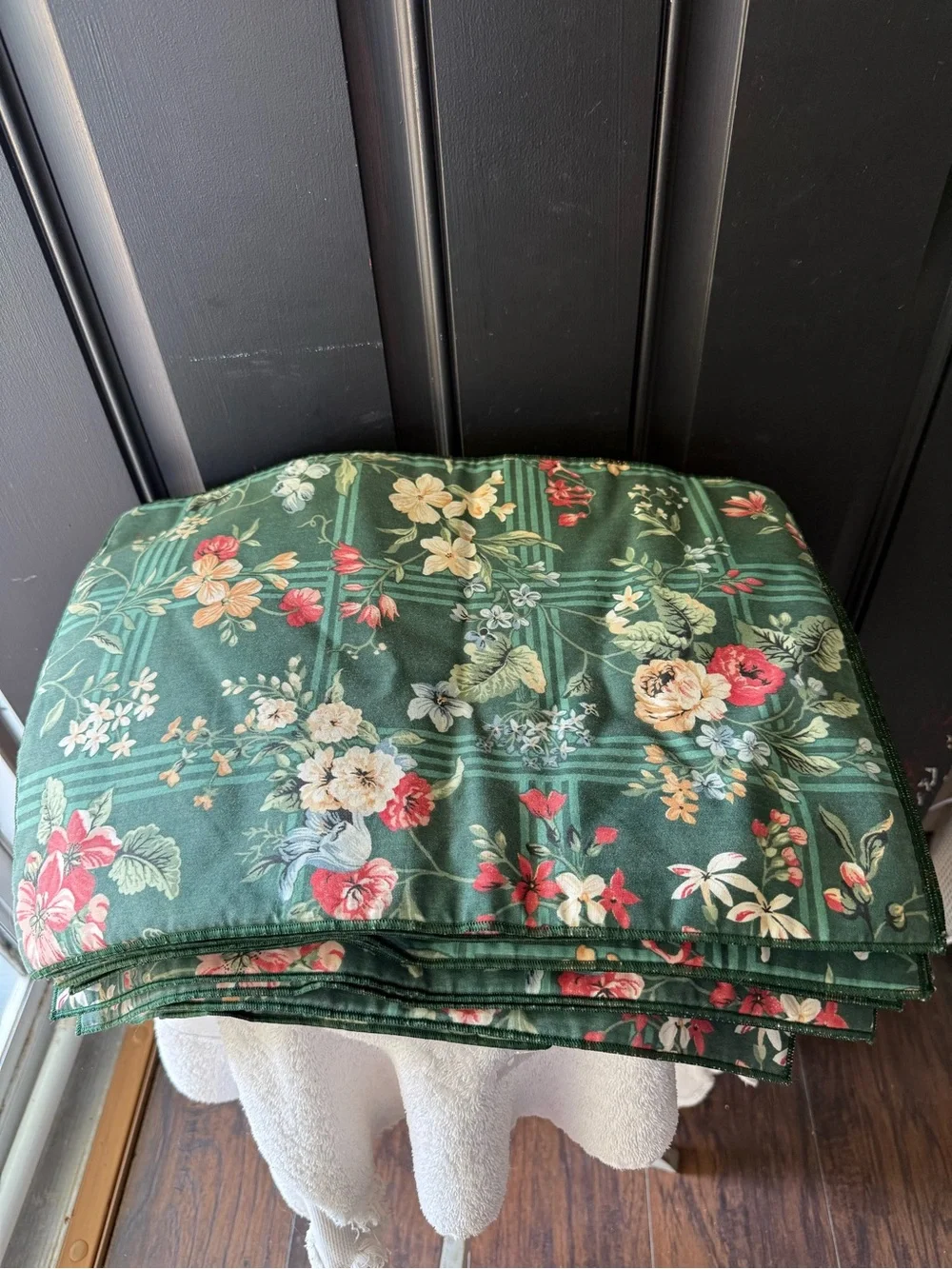 Vintage lot of 12 Floral Placemats Excellent Used Condition Cottage Decor